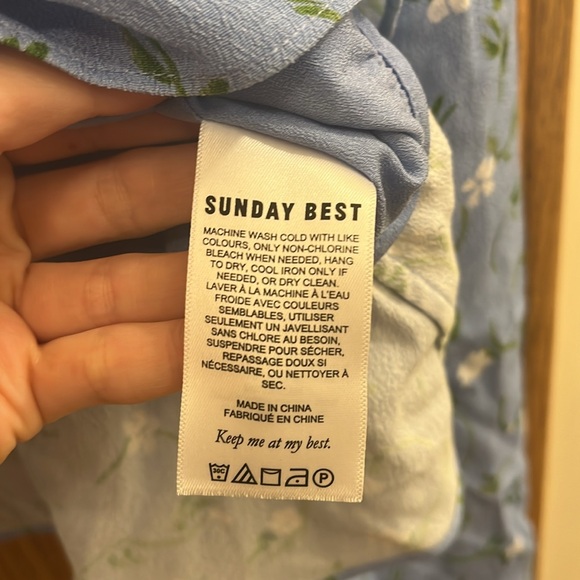 Aritzia Sunday Best New Cropped Tie Front Blouse Floral - Picture 6 of 9